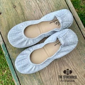 *BRAND NEW* Silver White Gator Storehouse Flats
